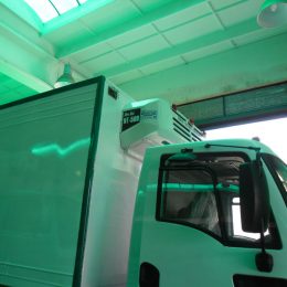 Instalación de equipos de refrigeración flota de camiones frigorífico